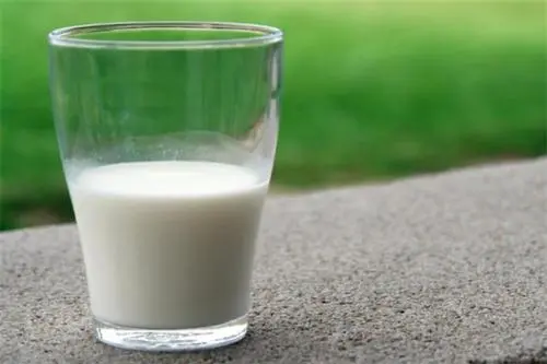 谣言---喝牛奶可以预防新冠