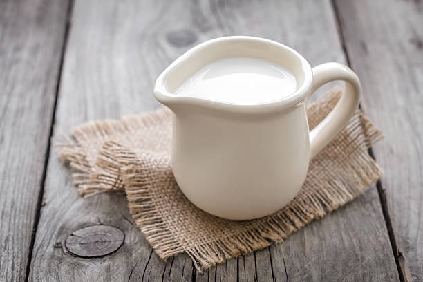 补钙喝纯牛奶还是酸奶？鲜奶订购电话